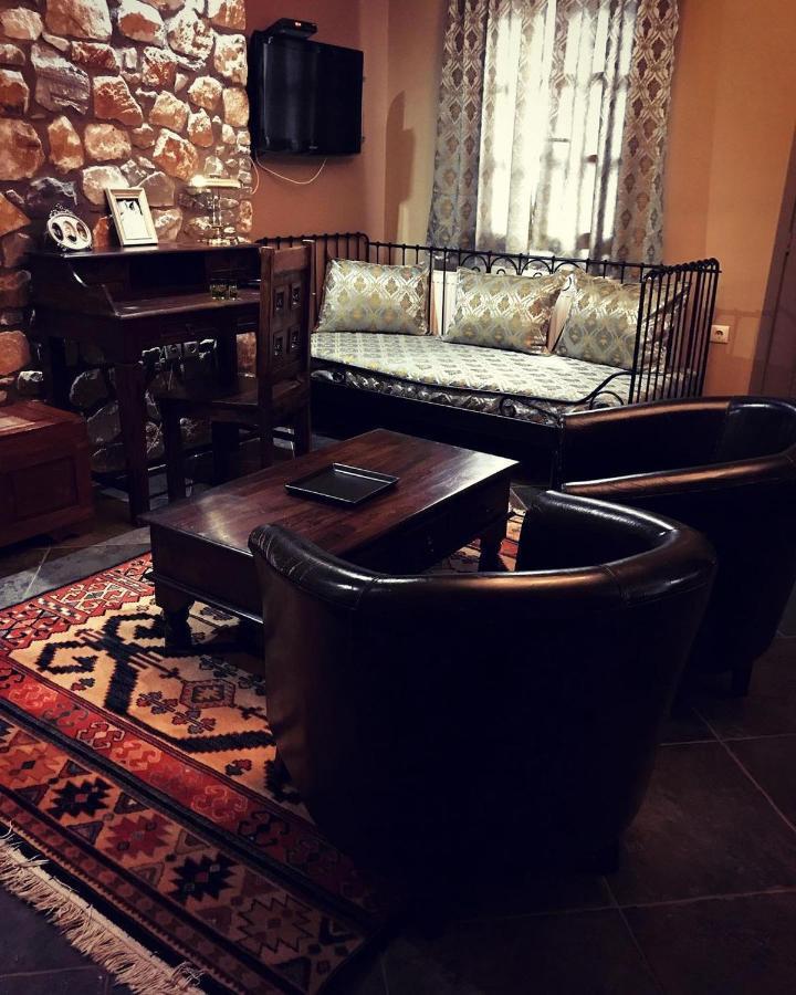 Oikies Art Rooms Ángistron 외부 사진